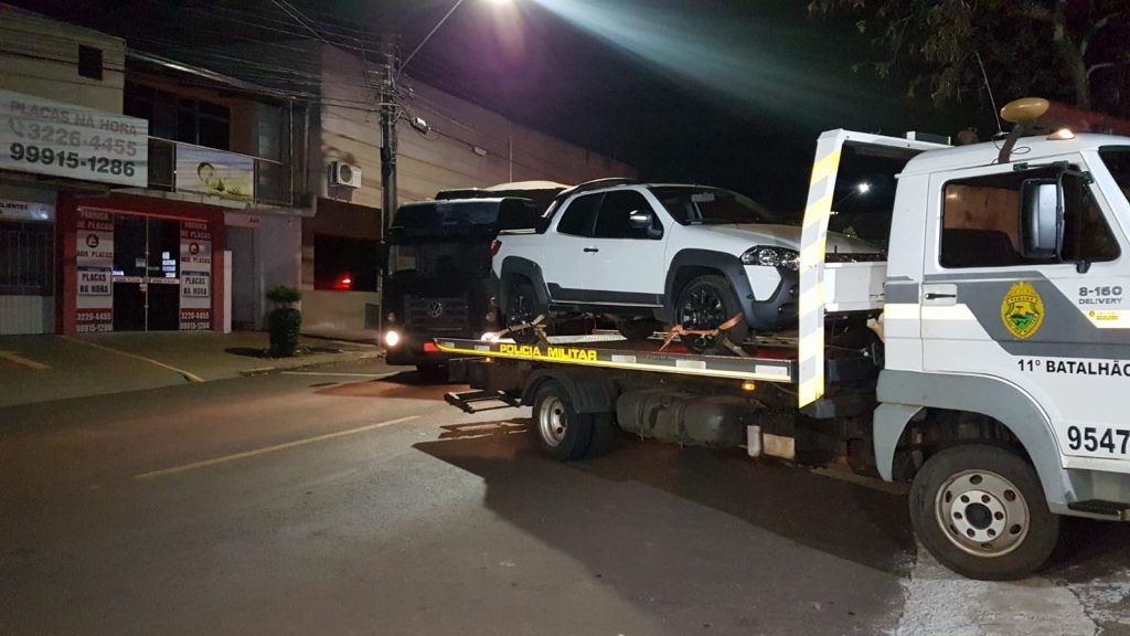 PM recupera caminhão furtado e apreende carga de 250 mil maços de cigarros contrabandeados