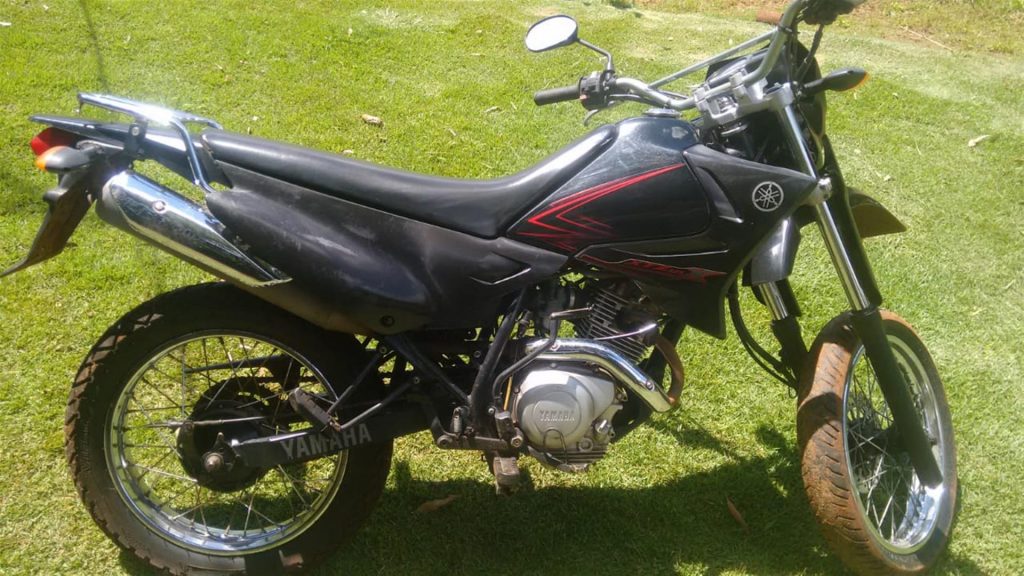 Moto Yamaha XTZ 125 de cor preta e placa CDI-9113 é furtada na Rua Antônio Alves Massaneiro, no Centro