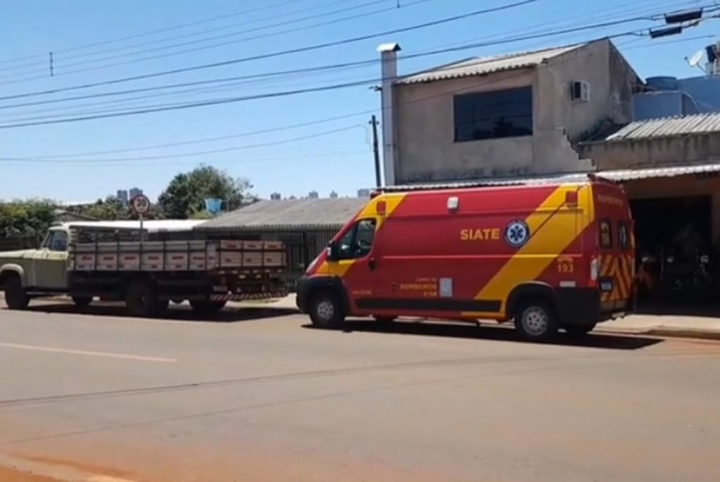 Mulher fica ferida após acidente de trânsito no Bairro Santa Cruz, em Cascavel