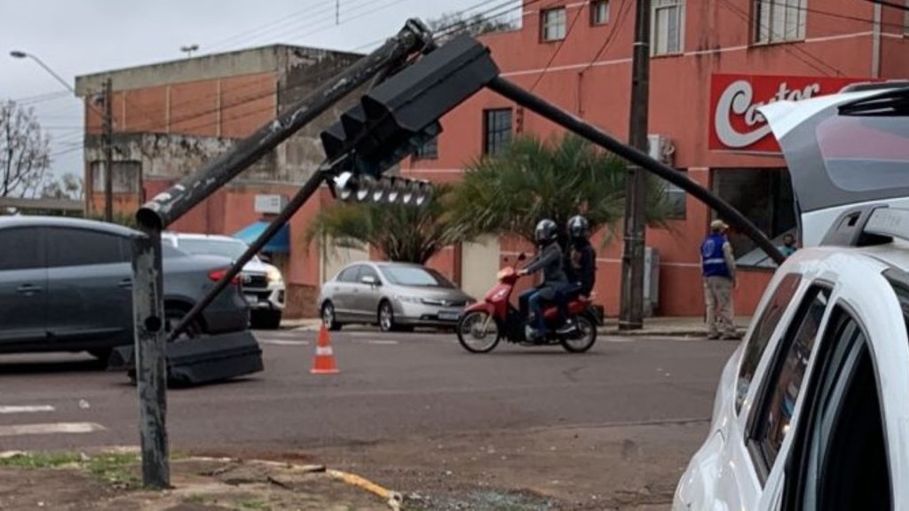 Transitar contabiliza 12 equipamentos semafóricos destruídos em colisões neste ano