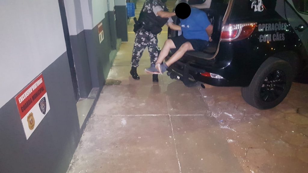 Choque detém passageiro de ônibus com 6 kg de crack na rodoviária de Cascavel