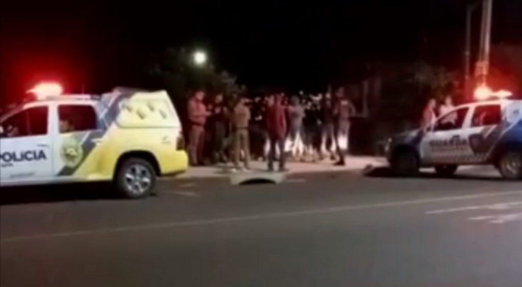 Colisão entre carros é registrada na Rua Altemar Dutra; PM e GM foram mobilizadas