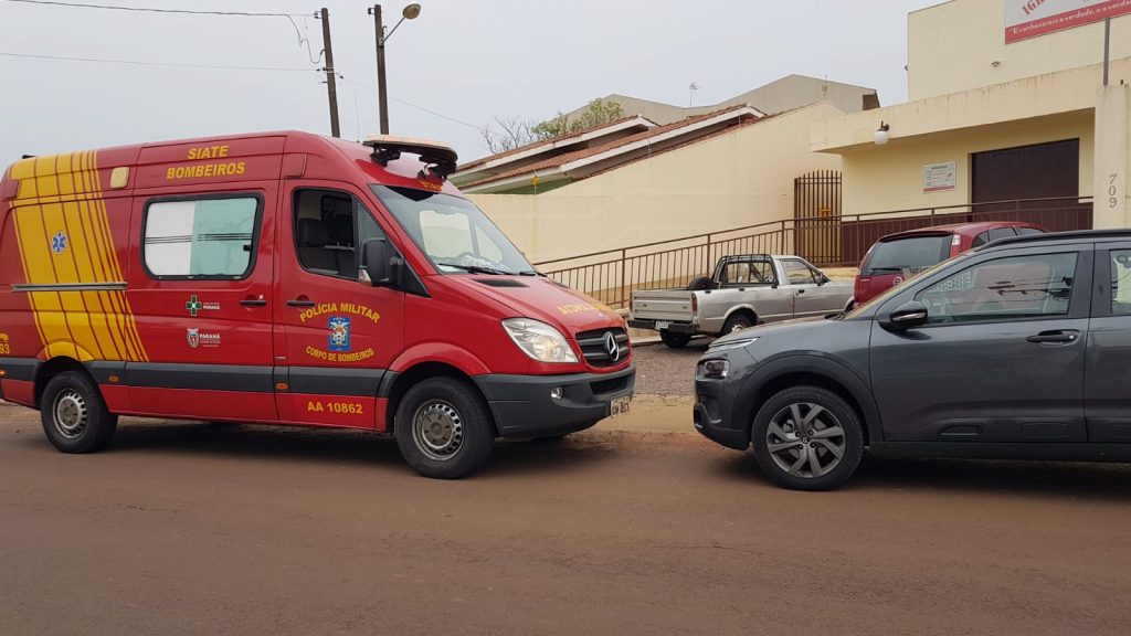 Homem de 75 anos fratura o pé ao cair de telhado no Maria Luiza