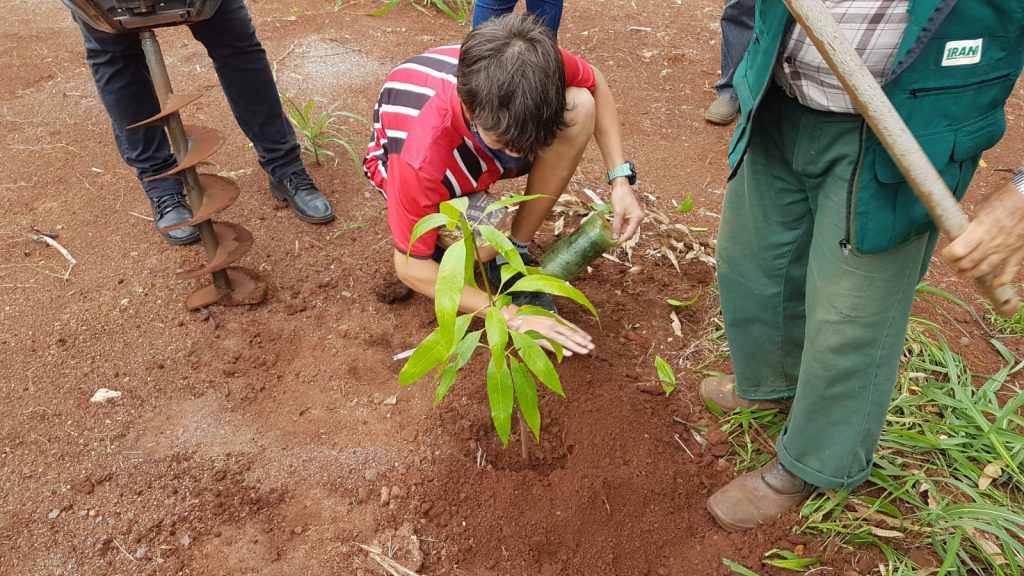 ONG Amigos dos Rios realiza ação no Bairro Tropical