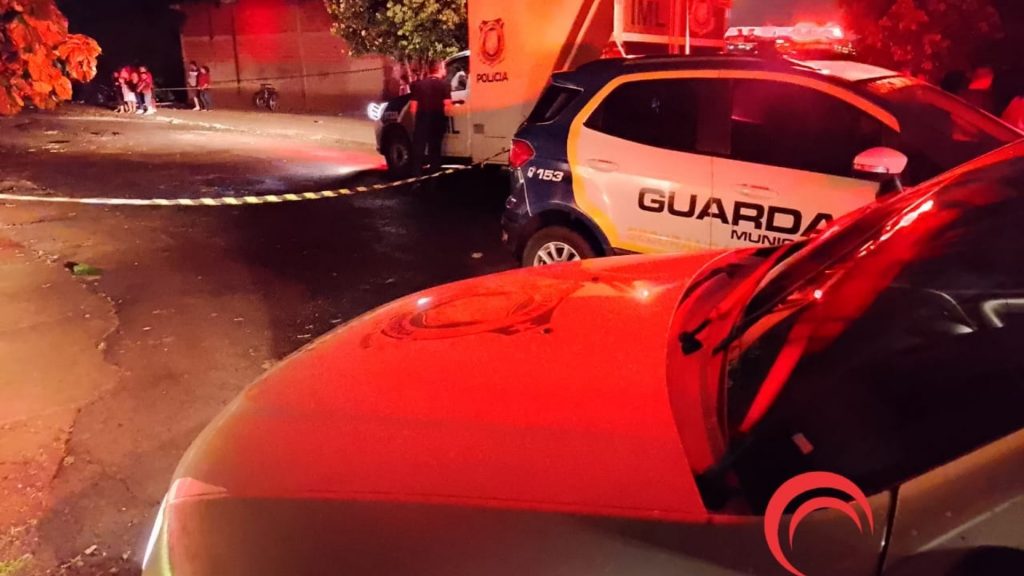 Homem morre eletrocutado após encostar em fio de alta tensão em Foz do Iguaçu