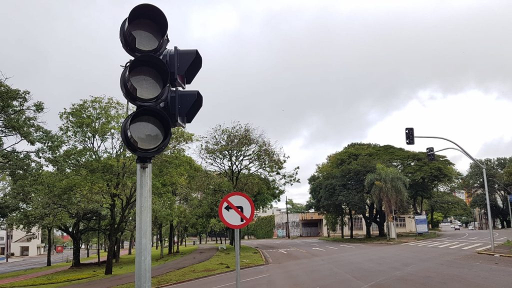 Semáforos estão inoperantes na região da Praça do Migrante