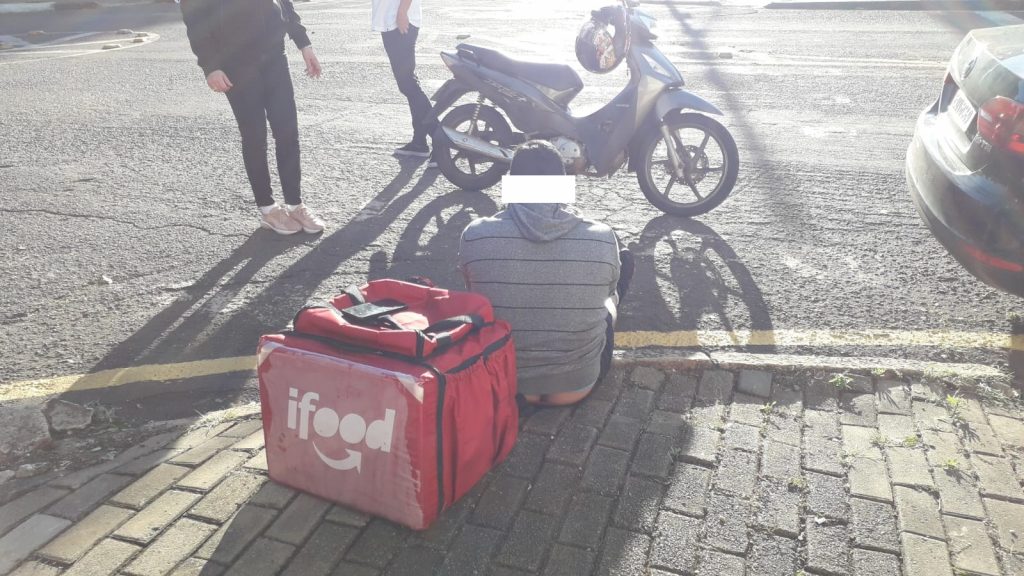 Motociclista sofre acidente e fica com a mão ferida em Cascavel