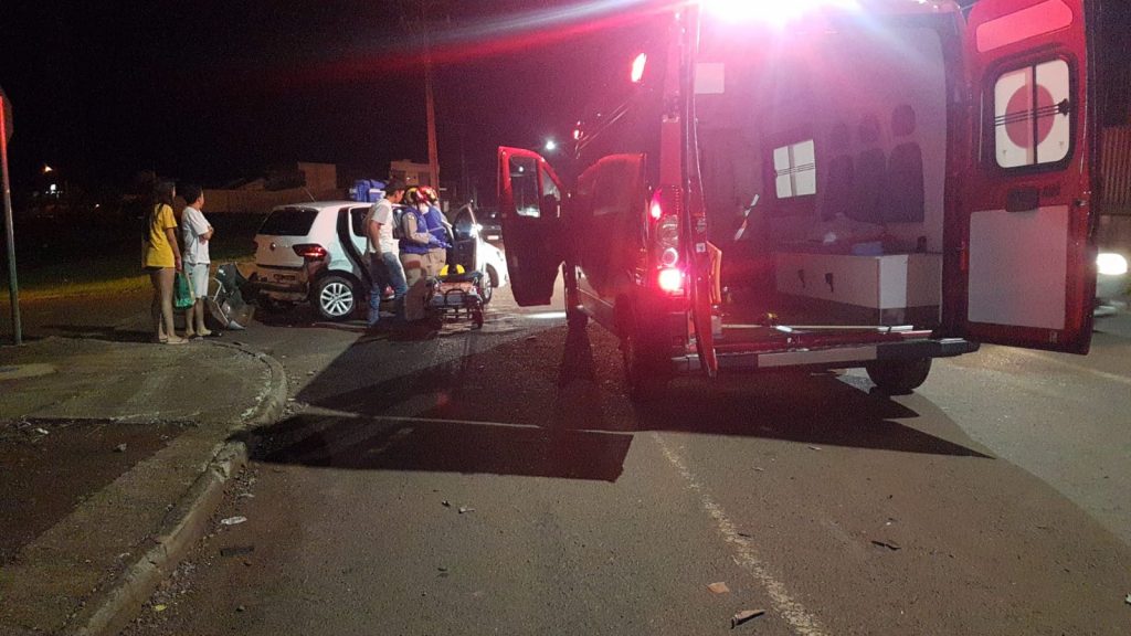Acidente entre carros na Rua Rio da Paz deixa mulher ferida
