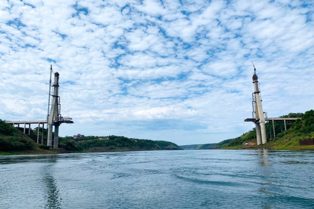 Obras da Ponte da Integração Brasil-Paraguai atingem 71,5% de execução