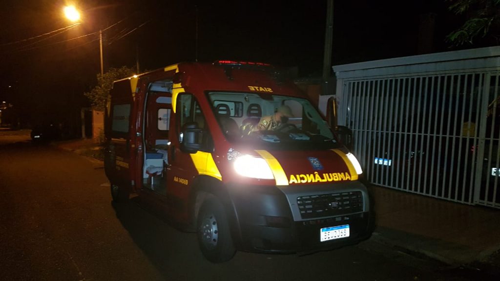 Idosa de 94 anos sofre queda em casa e precisa dos cuidados do Siate no Jardim Montreal