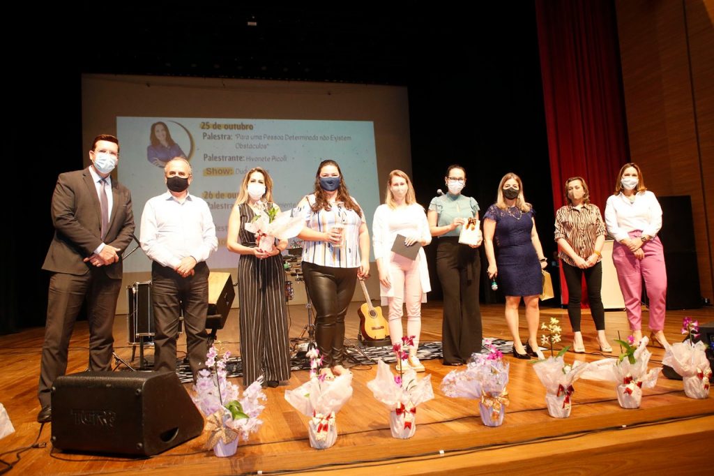 Evento com palestra, música e prêmios marca o início das comemorações do Dia do Servidor