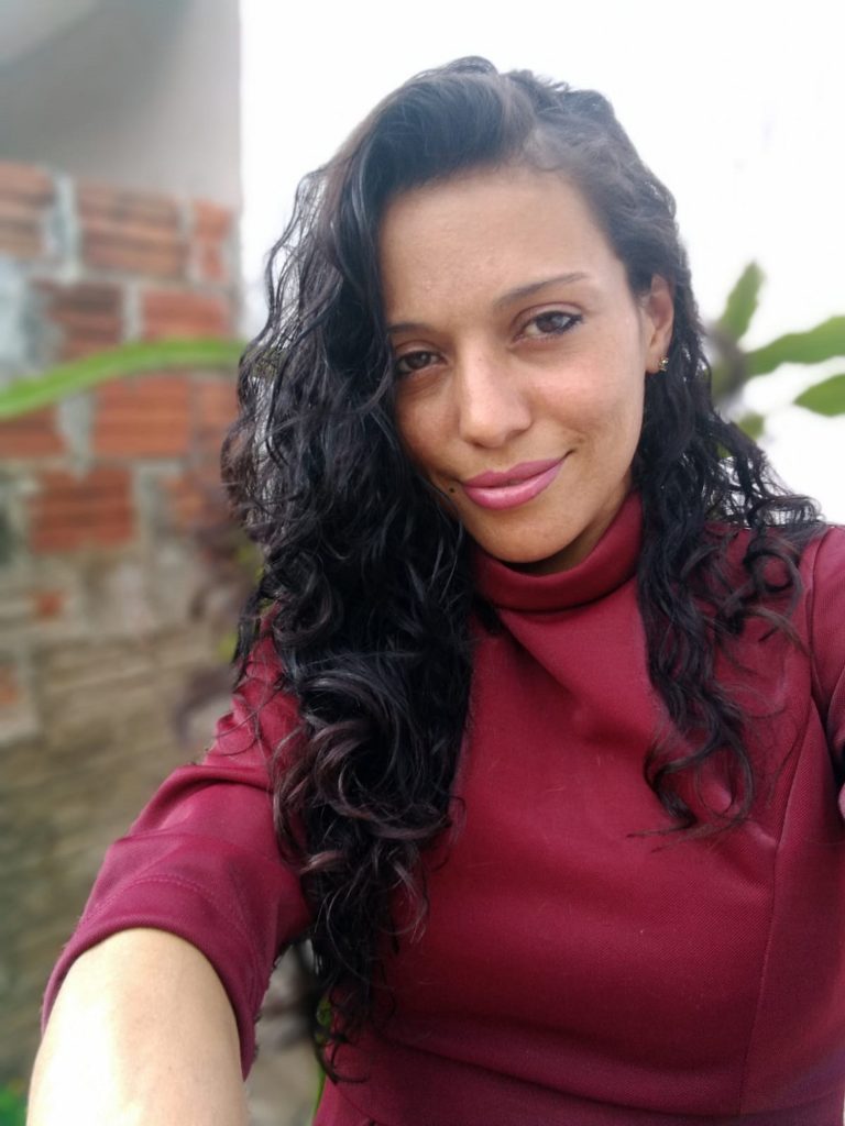 Francilene da Silva Macedo está sendo procurada pela família em Cascavel