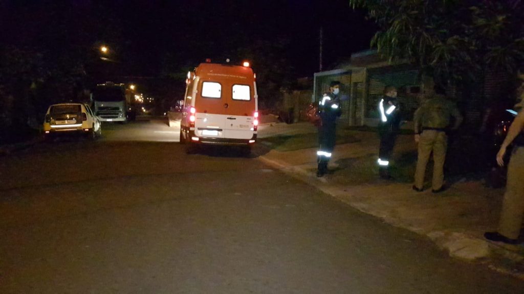 Com apoio da PM, Samu presta atendimento a mulher de 27 anos no Bairro XIV de Novembro