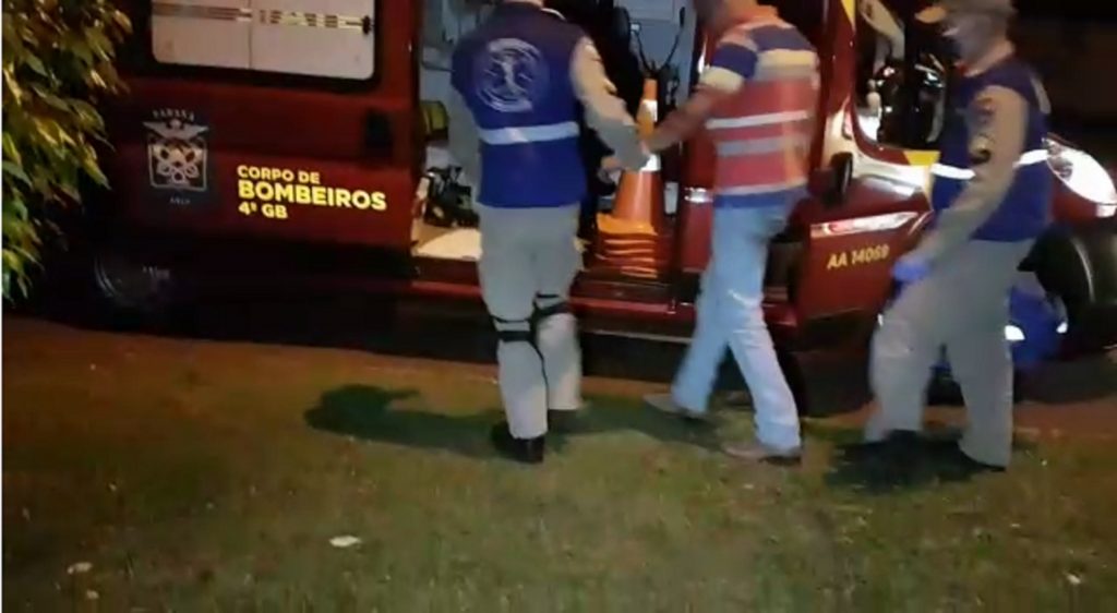 Siate atende homem ferido no Cascavel Velho e GM encontra tabletes de cocaína na carreta que ele conduzia