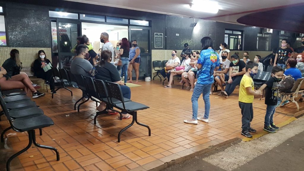 Mais uma vez, populares reclamam da demora para atendimento na UPA Tancredo