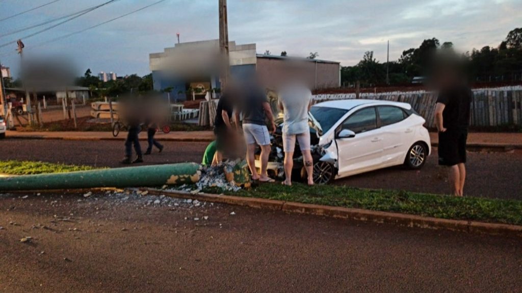 Jovem se envolve em acidente após passar mal na direção em Toledo