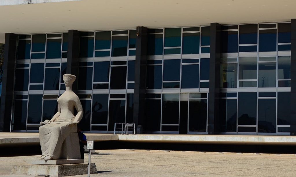 STF suspende julgamento sobre validade de teto para danos morais