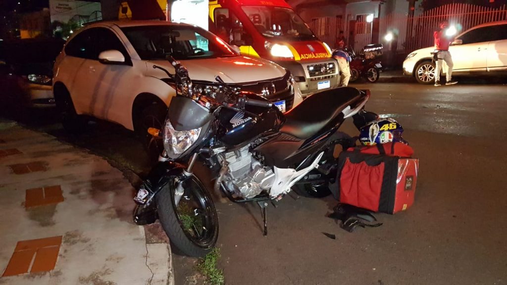 Forte colisão frontal entre motos CG 150 e CB 300 deixa dois homens feridos no Bairro São Cristóvão