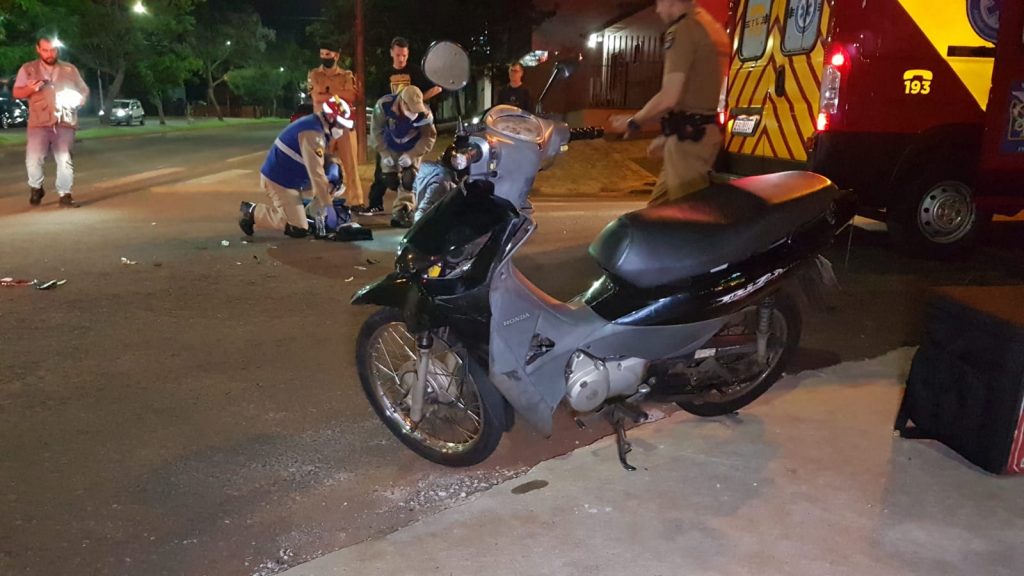 Carro e moto colidem no Bairro Pacaembu, deixando motociclista ferido; Siate e PM foram mobilizados