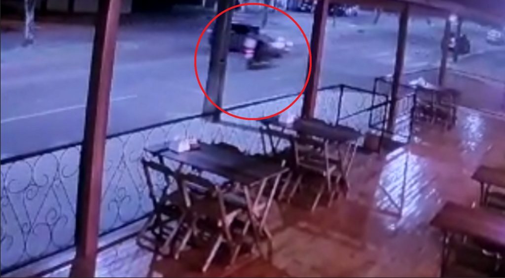 Colisão de trânsito é flagrada por câmera de monitoramento no Bairro Pacaembu