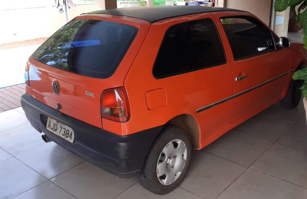 Gol vermelho com placas AJQ-7384 é furtado na Rua Barão do Cerro Azul, no Centro de Cascavel