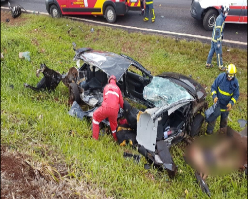 Cinco pessoas morrem em grave colisão entre carros na PR-180