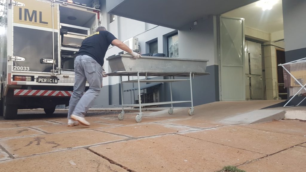 Corpo de homem assassinado com cinco tiros em distrito de Cafelândia dá entrada no IML
