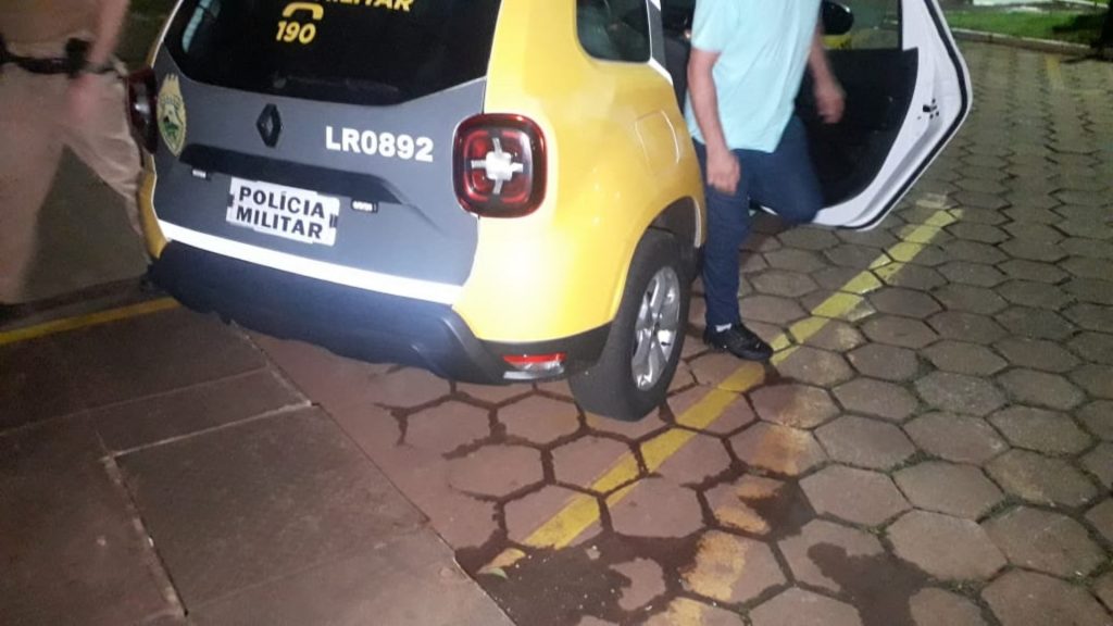 Condutor de caminhonete envolvido em acidente no Bairro Santa Cruz é preso por embriaguez