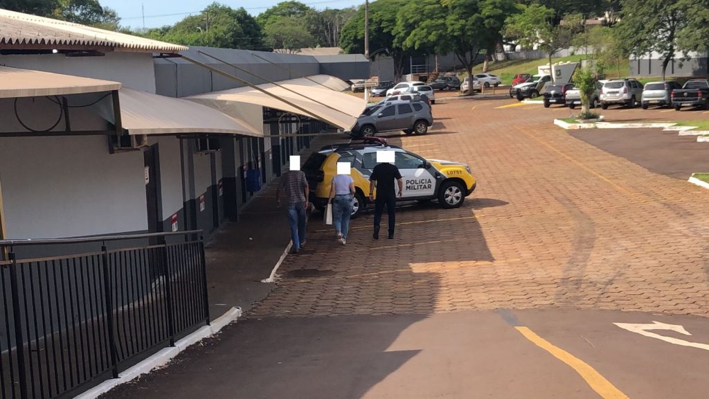 Familiares de Bruna K. Bellé, vítima de acidente na PR-180, vão ao IML para liberação do corpo