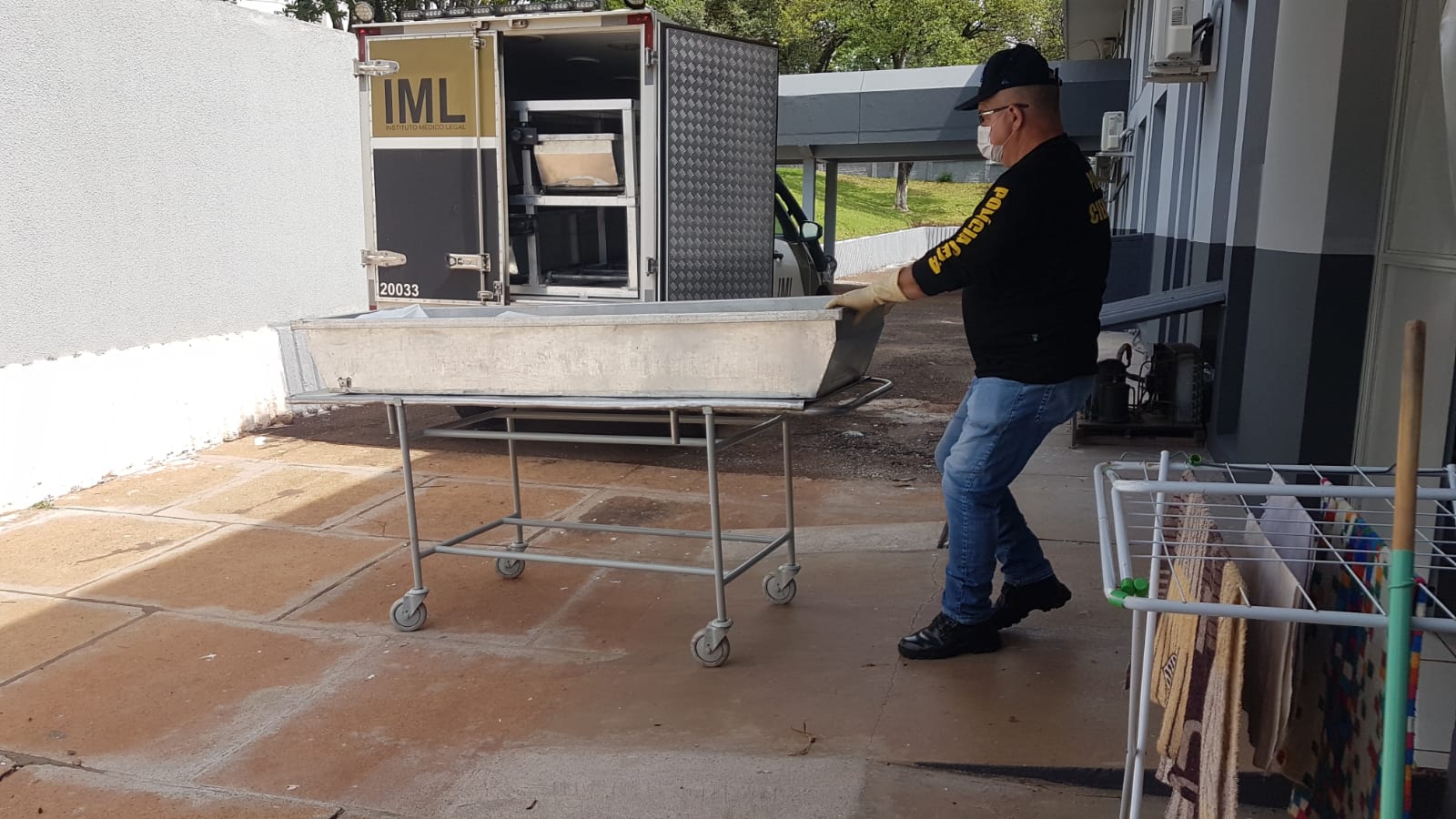 Corpo de Bruna Aparecida Knoor Bellé é encaminhado do HU ao IML de Cascavel