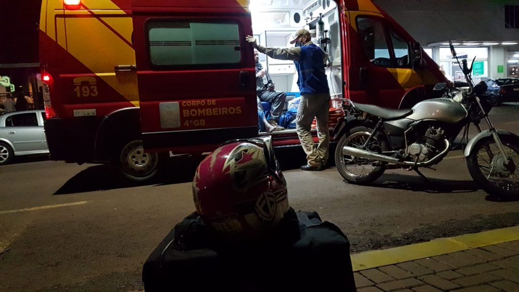 Terceiro acidente que envolve Celta e motocicleta é registrado nesta noite (30) em Cascavel