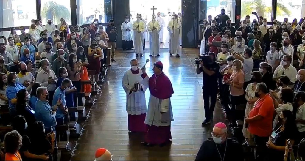 Missa celebra tomada de posse do Arcebispo Dom Adelar Baruffi na Catedral de Cascavel