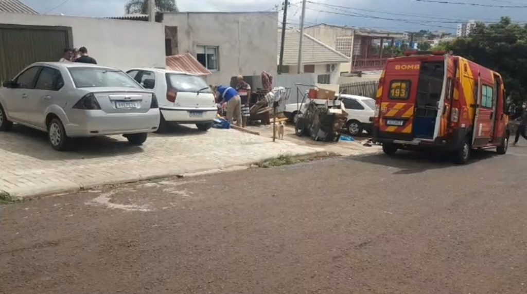 Ferido, homem de 28 anos é socorrido pelo Siate no Bairro Aclimação