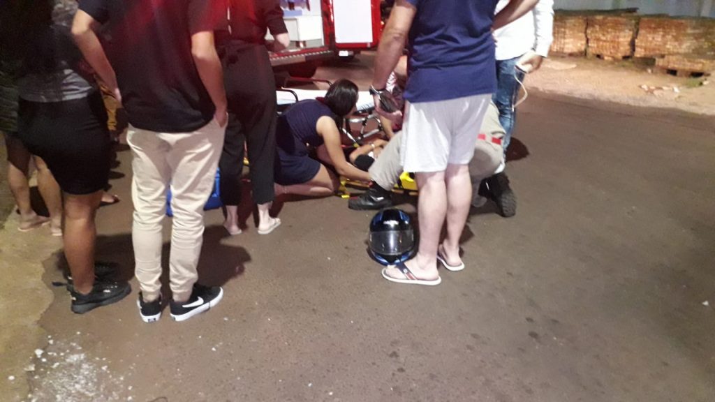 Siate atende mulher na Avenida Piquiri, vítima de colisão de trânsito