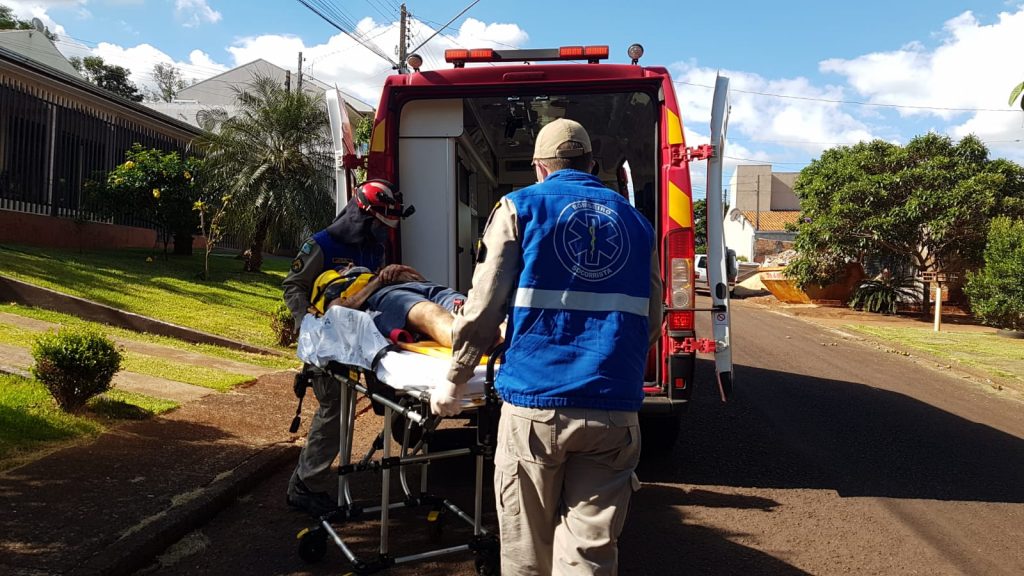 Homem de 36 anos fica ferido durante reforma de casa no Santa Felicidade