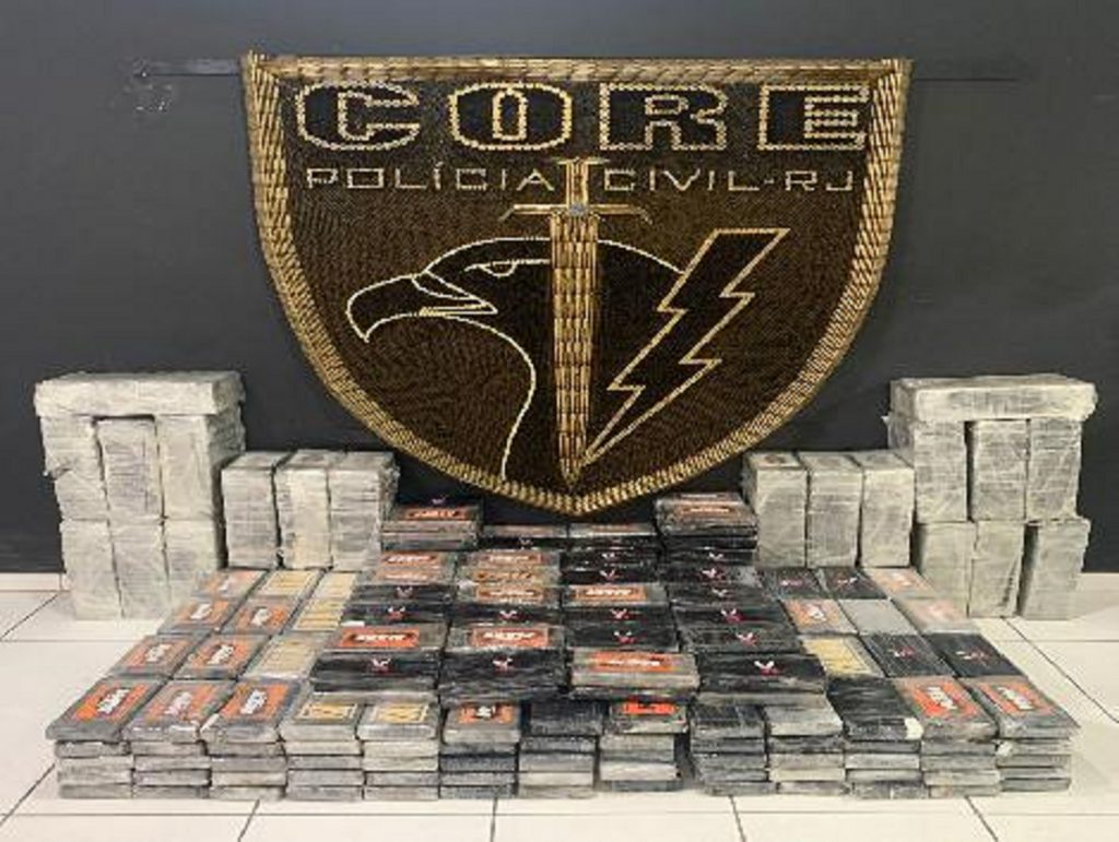 Polícia apreende 600 kg de cocaína em complexo de favelas no Rio