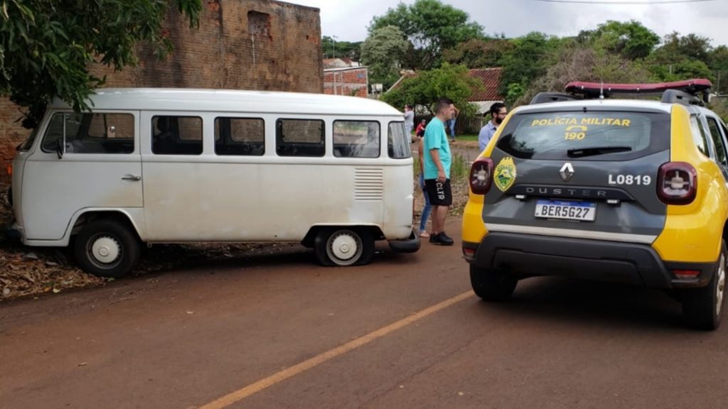 PM recupera Kombi minutos após o furto em Campo Mourão; houve acompanhamento tático, mas ladrão conseguiu fugir a pé