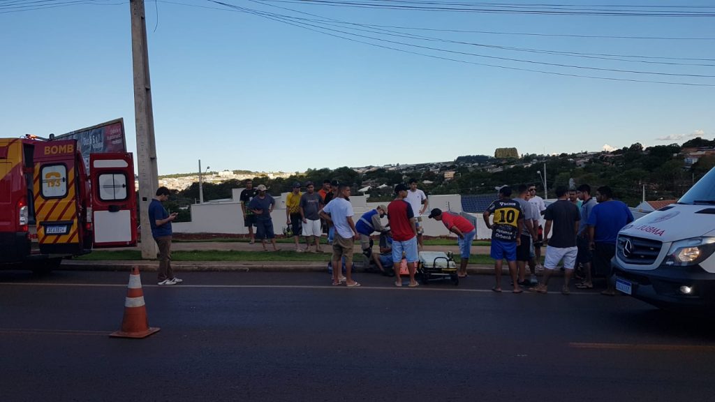 Motociclista sofre queda e precisa dos cuidados do Siate no Bairro Brasília