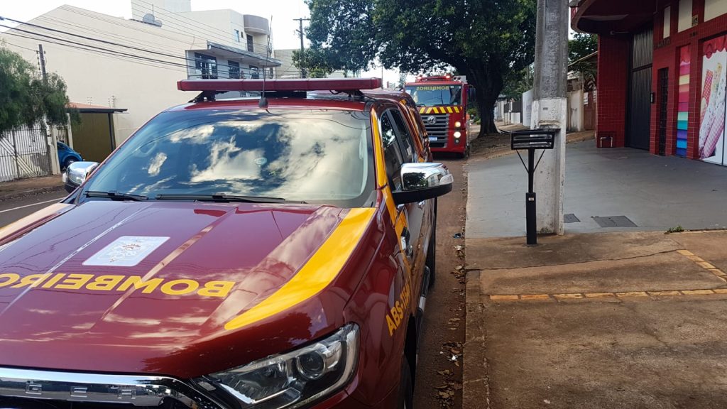 Menina de 6 anos cai de altura aproximada a três metros e mobiliza equipes do Corpo de Bombeiros
