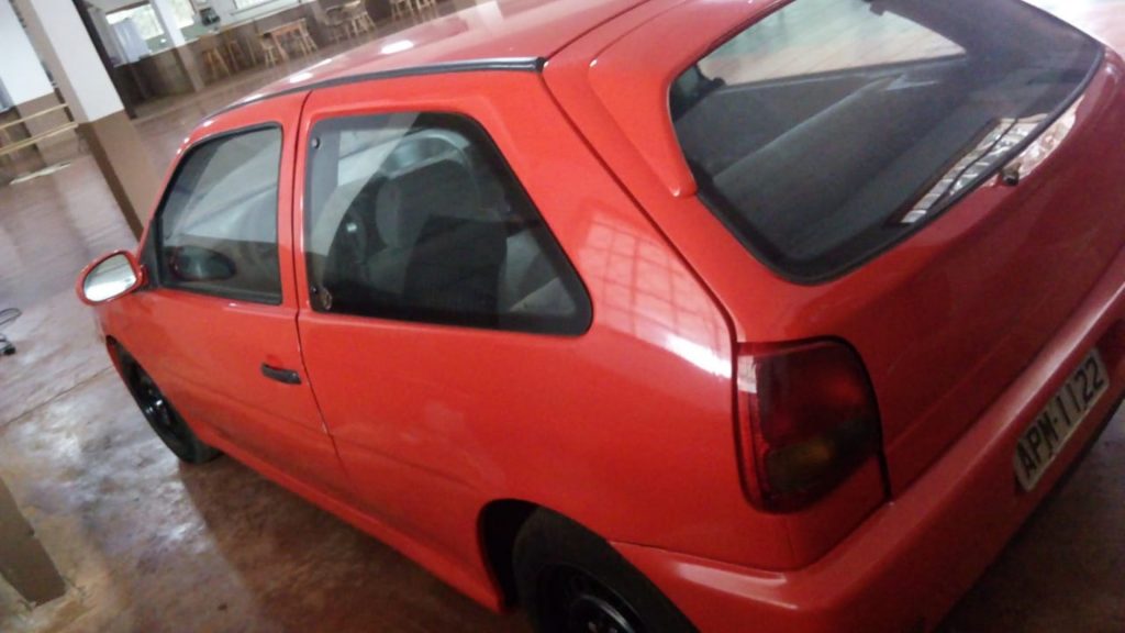 Gol vermelho com placas APM-1B22 é furtado na Rua Cuiabá, no Bairro Alto Alegre