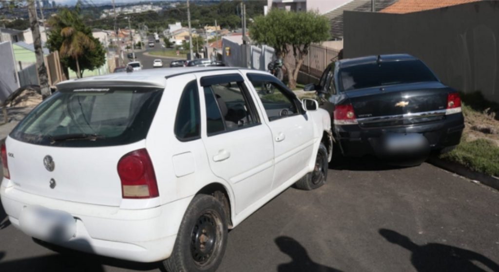 Motorista tem mal súbito e bate em veículo estacionado em Ponta Grossa