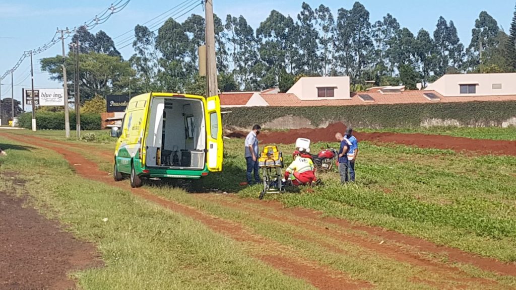 Pneu de moto fura e rapaz sofre queda de veículo na BR-277, em Cascavel