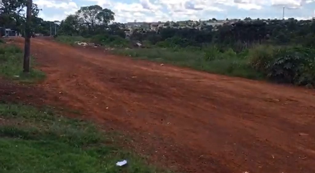 Moradores da Rua Pedro Gurgacz reclamam da falta de pavimentação