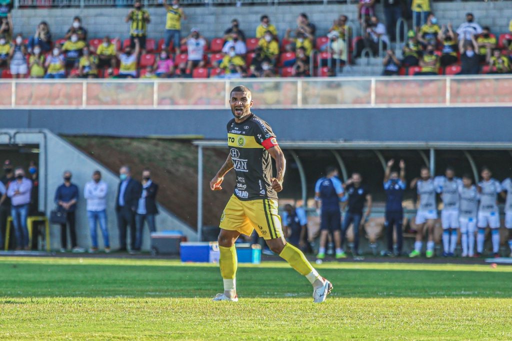 FC Cascavel acerta renovação da dupla zaga, Willian Gomes e Lucas Oliveira