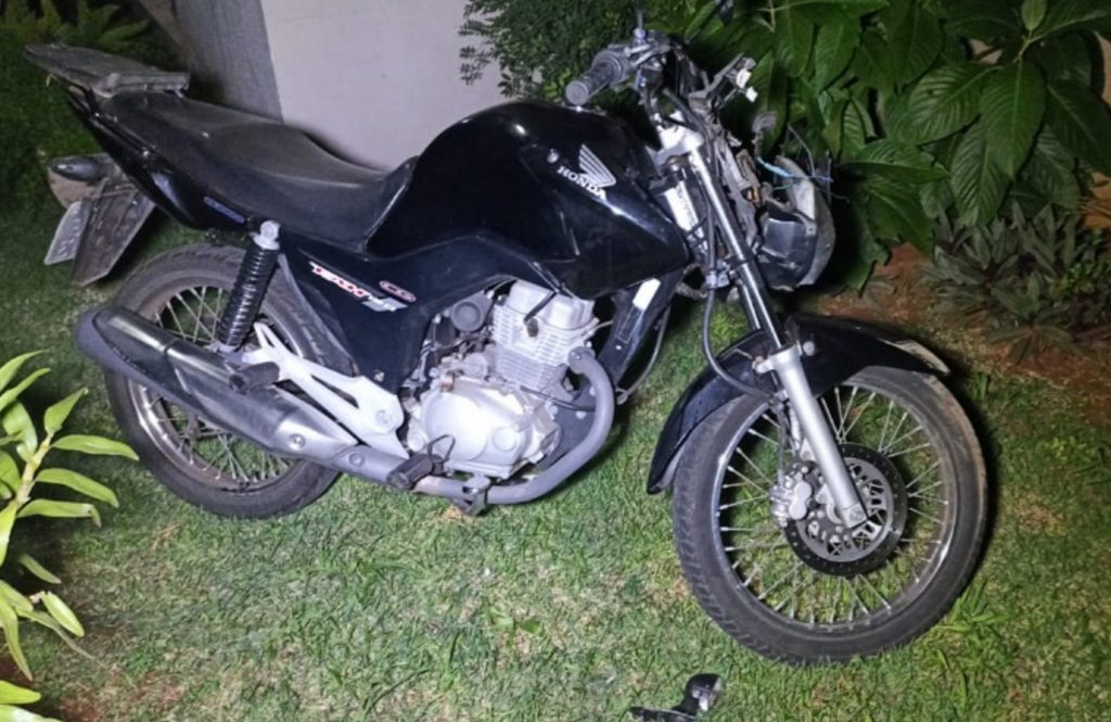 Motociclista colide contra container de entulhos e fica ferida em Toledo