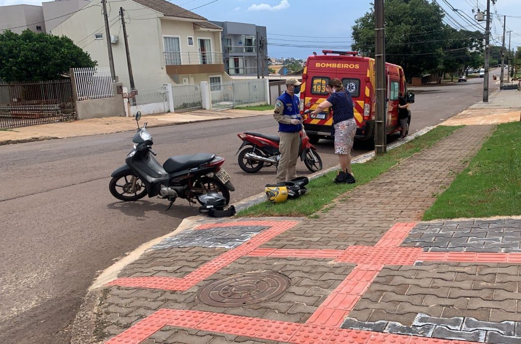 Motociclista fica ferida em colisão entre motos no Alto Alegre