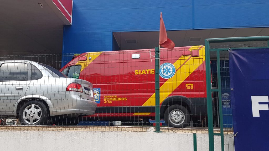 Homem de 27 desmaia e é socorrido pelo Siate em supermercado na Av. Brasil