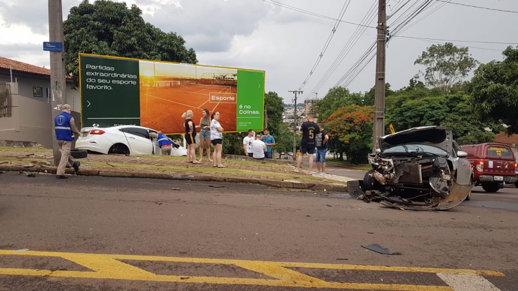 Forte colisão de trânsito é registrada na região central