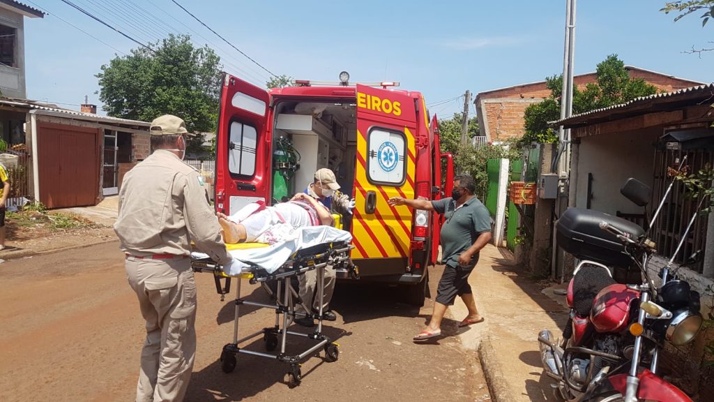 Idosa de 84 anos fica ferida ao sofrer queda de plano elevado no Melissa