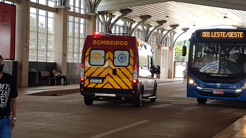 Jovem de 20 anos fica ferida ao sofrer queda no Terminal Oeste